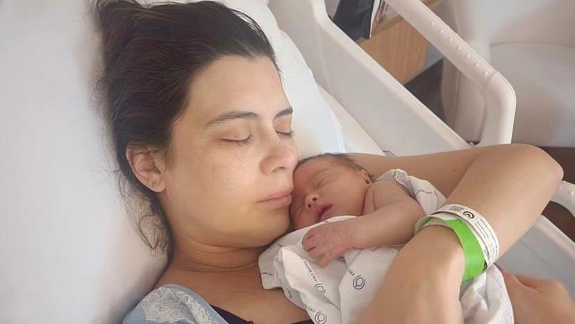 Michelle Loreto posta nova foto com filha recém-nascida, Aurora