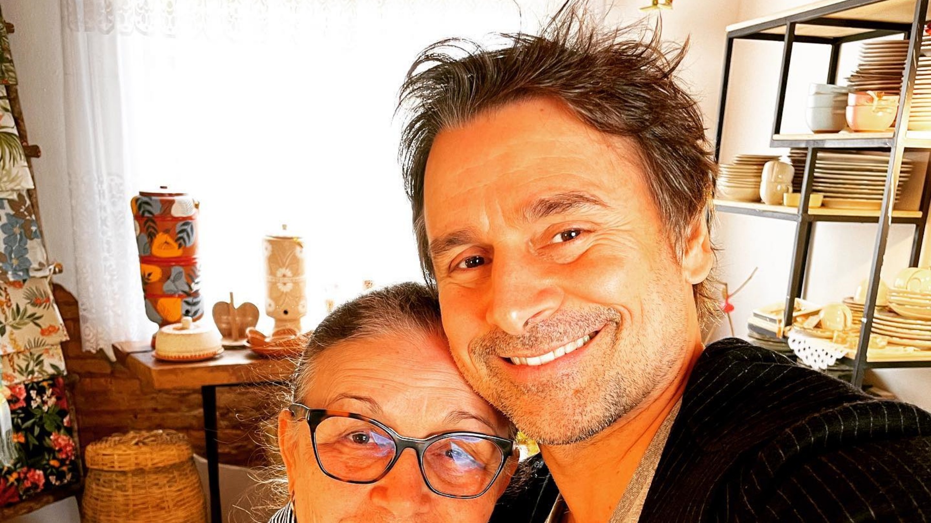 Murilo Rosa comemora aniversário de 77 anos da mãe: “Te amo profundamente”