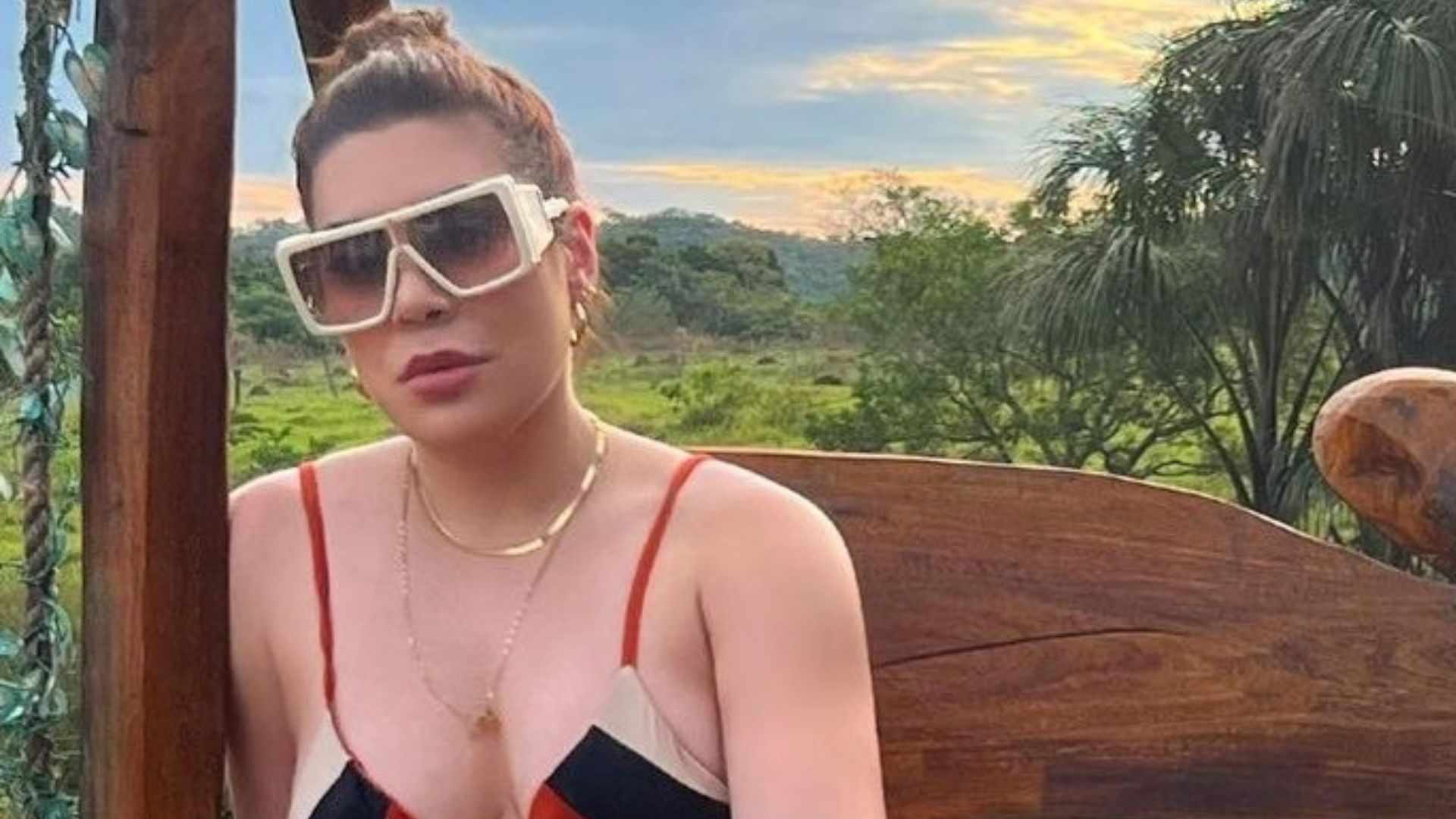 Naiara Azevedo causa ao se exibir só de roupa de banho: ”Mais gata do Brasil”