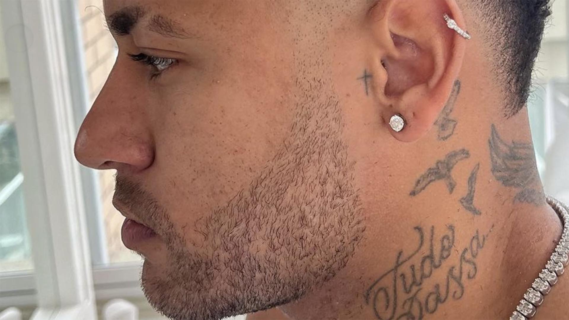 Neymar Jr faz homenagem para a filha recém-nascida em seu corte de cabelo