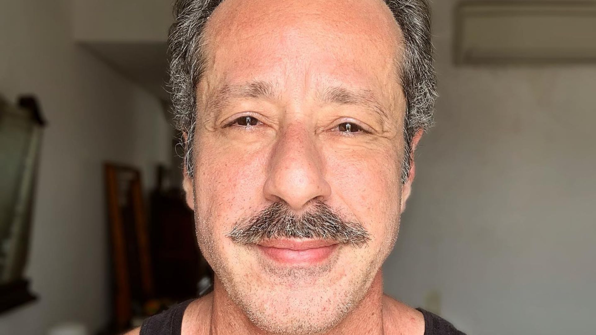 Vilão de Poliana Moça, Otavio Martins volta ao Brasil para peça LGBTQIA+: ‘Apaixonante’