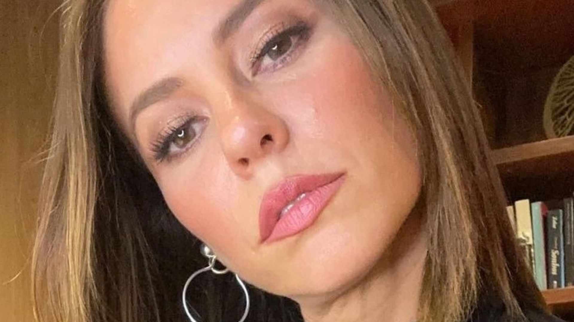 Paolla Oliveira surge com seu pet e alerta sobre perigo: ”Apelo”
