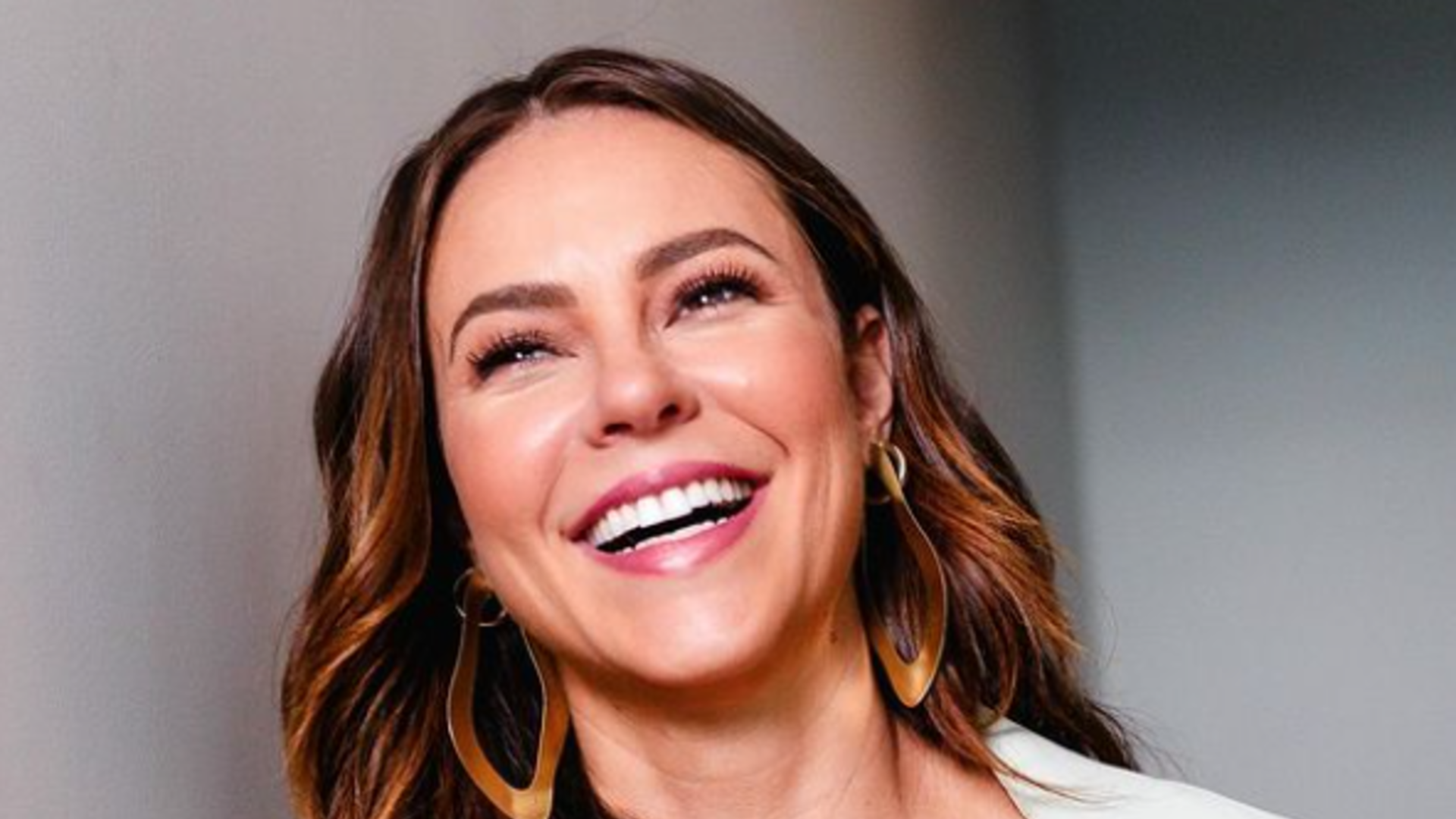 Paolla Oliveira esbanja estilo em novas fotos e dispara: “Recomeços”