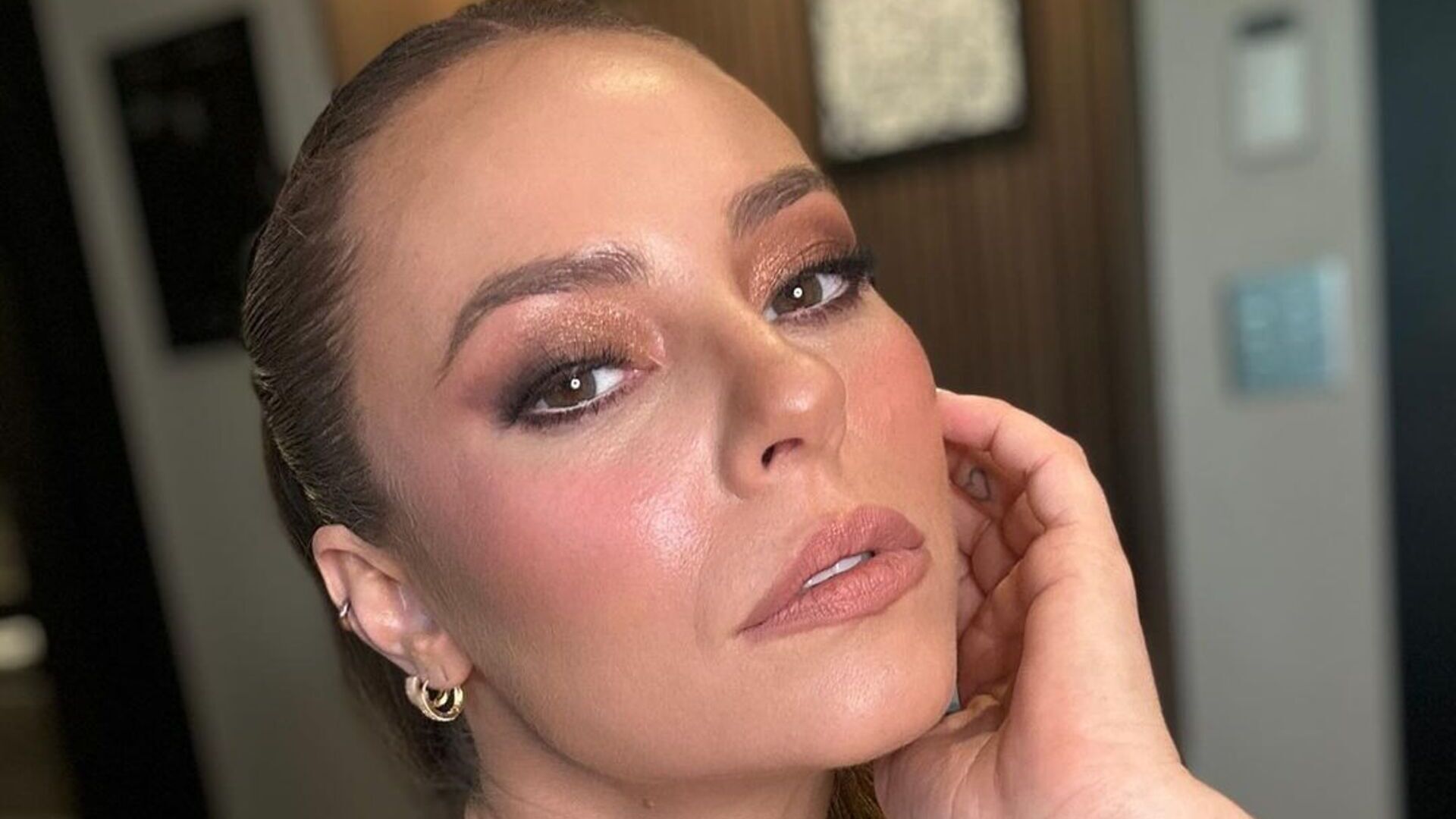 Com cabelão, Paolla Oliveira esbanja beleza em fotos: ‘Mais linda’