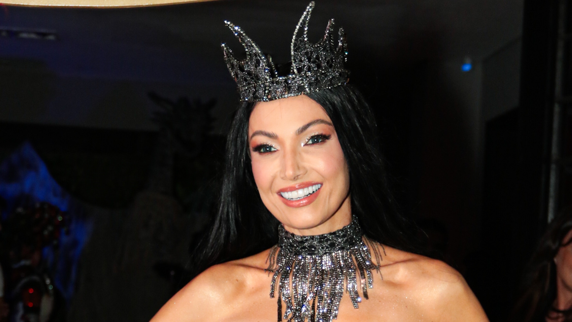 Patrícia Poeta encara transformação de quatro horas para viver ‘rainha gótica’