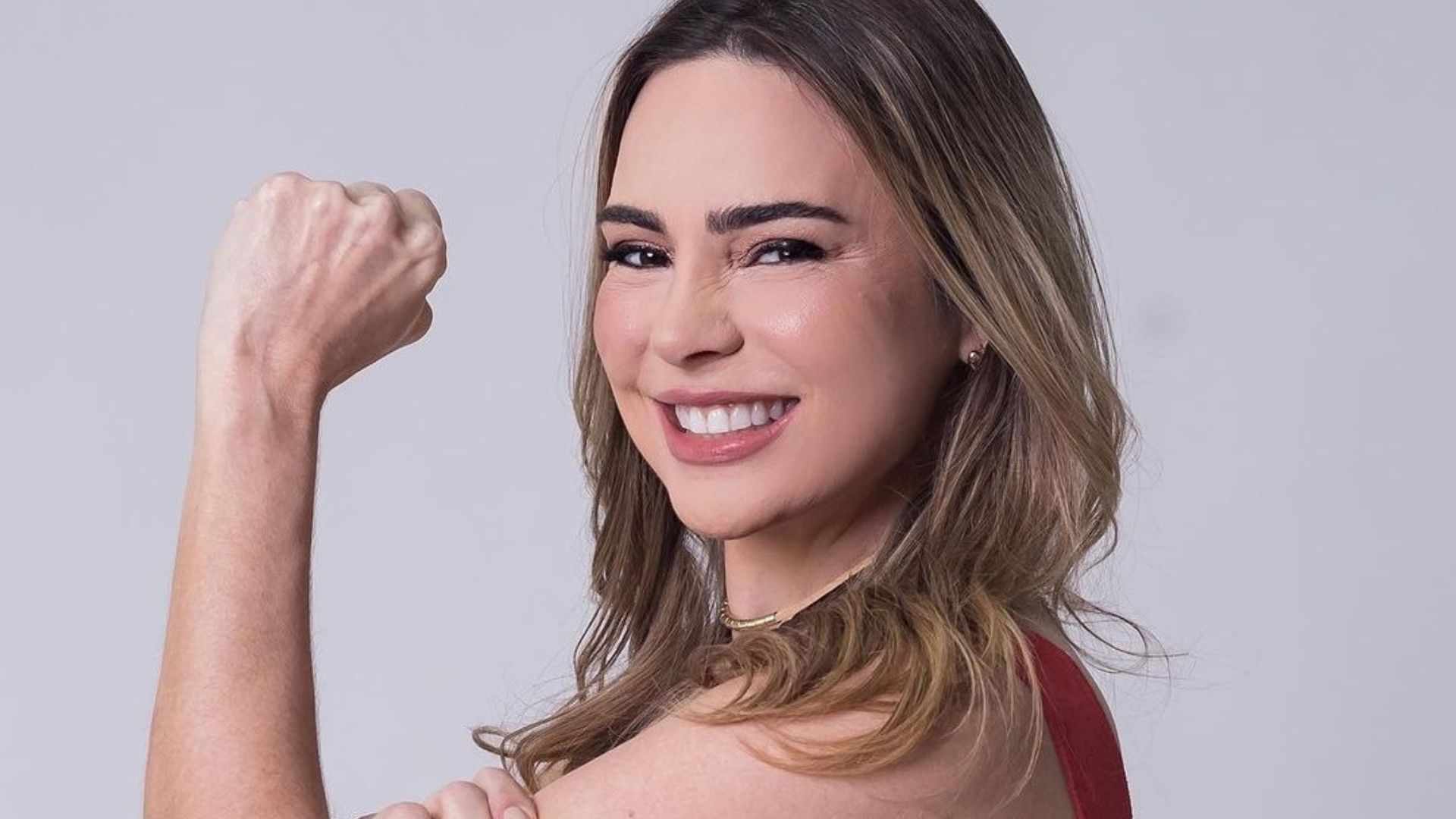 Recorde? Rachel Sheherazade ganha mais de 1 milhão de seguidores em um dia