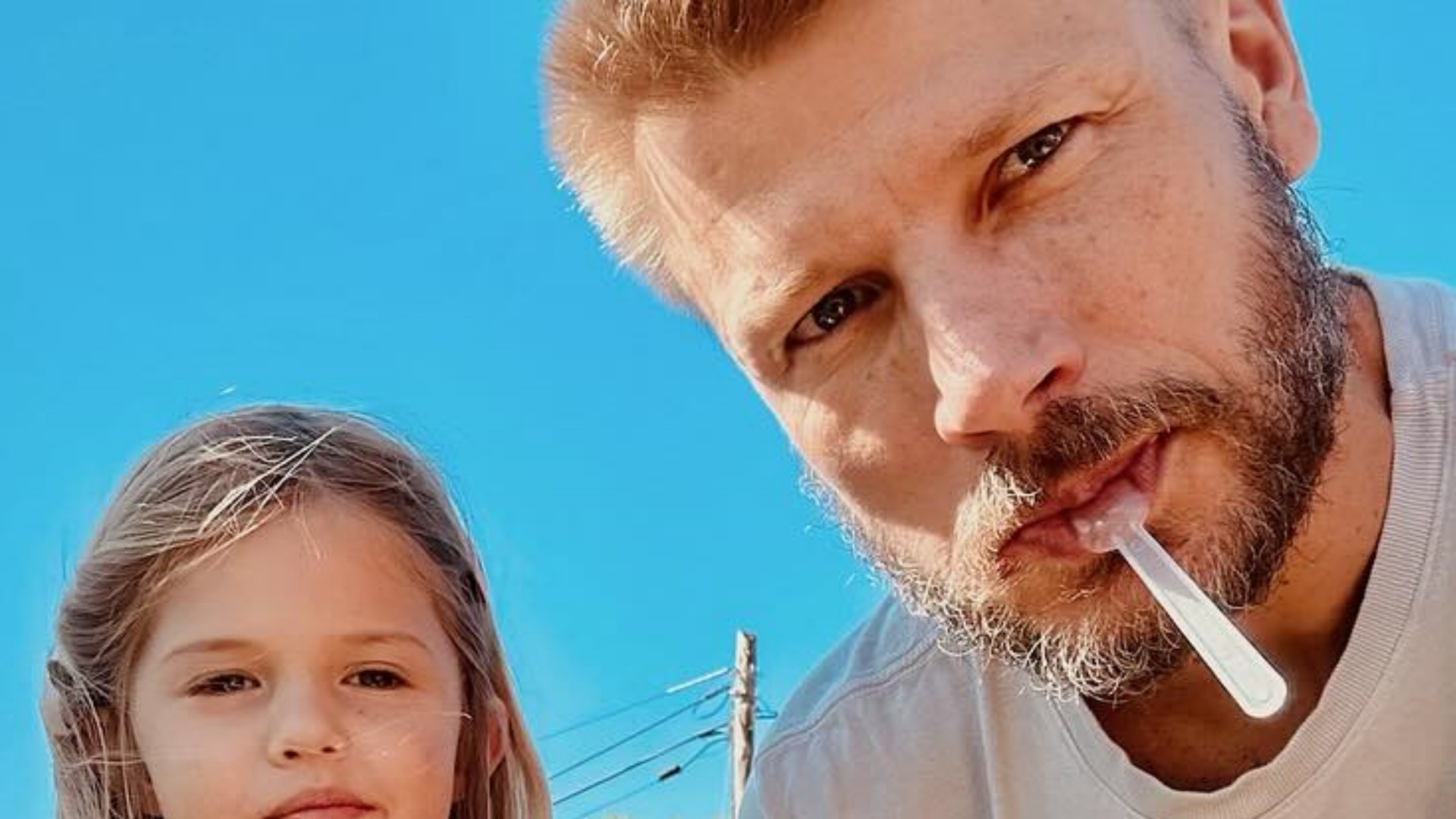 Rodrigo Hilbert encanta ao surgir tomando sorvete com a filha, Maria