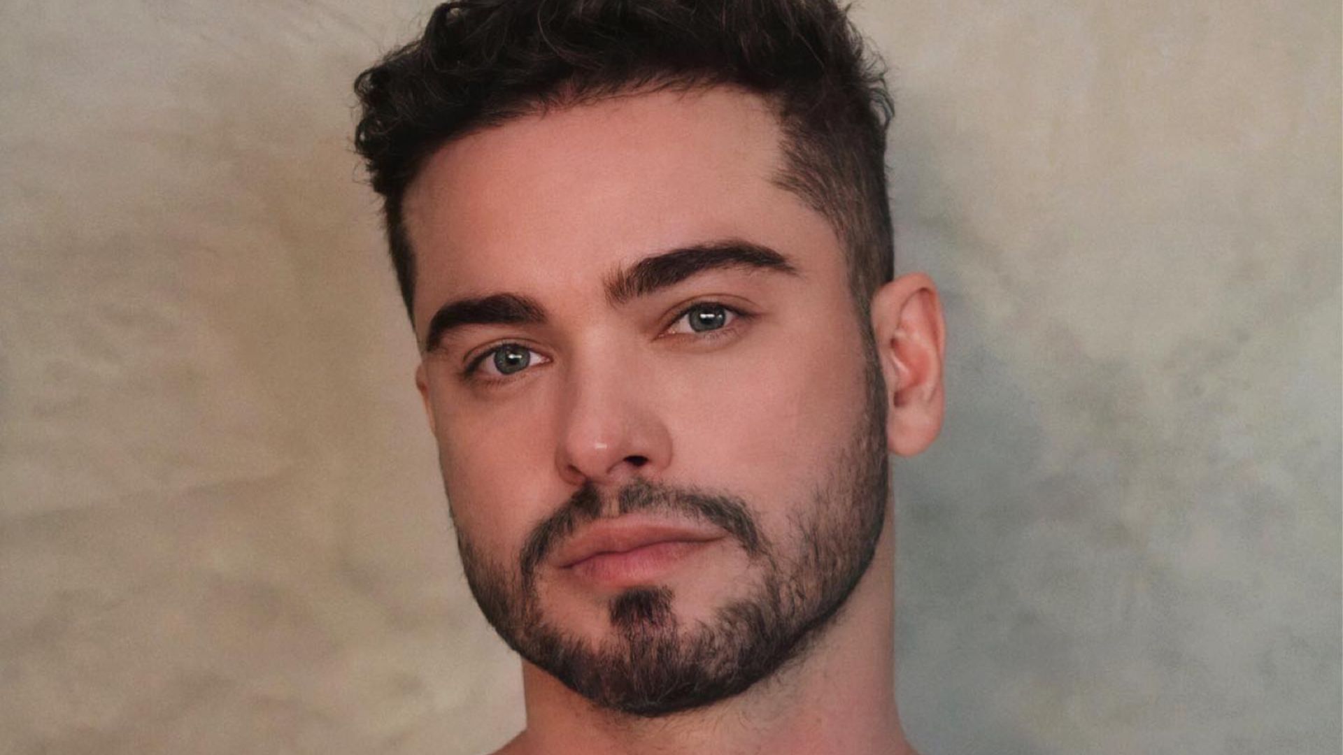 Sidney Sampaio retorna aos palcos após acidente e abre o jogo sobre recuperação: ‘Página virada’