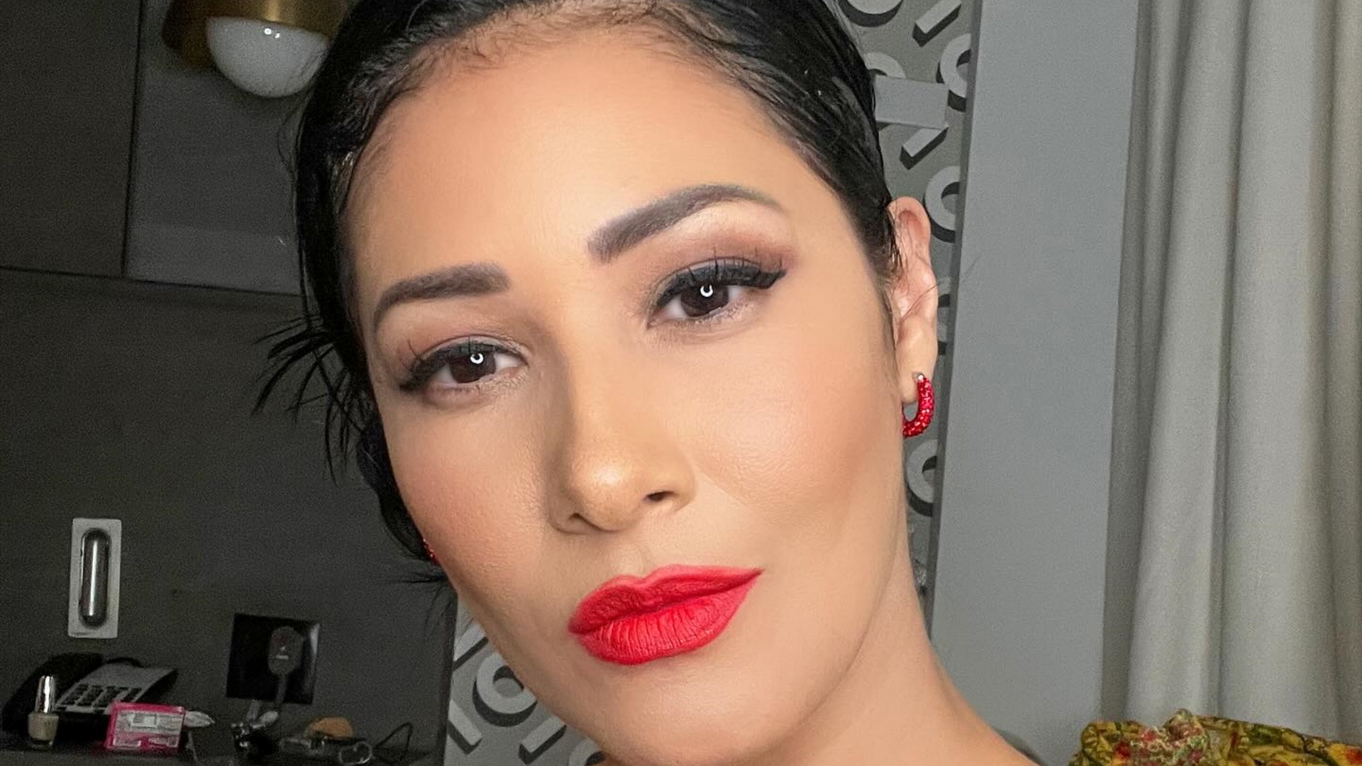 Simaria Mendes ostenta corpão ao usar vestido justinho: “Um espetáculo”