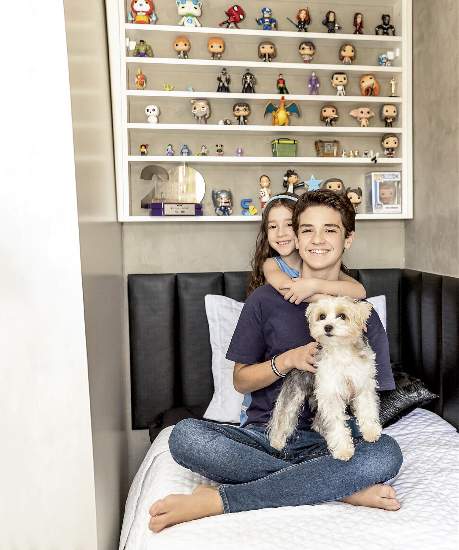 Th&eacute;o Medon em entrevista na revista CARAS