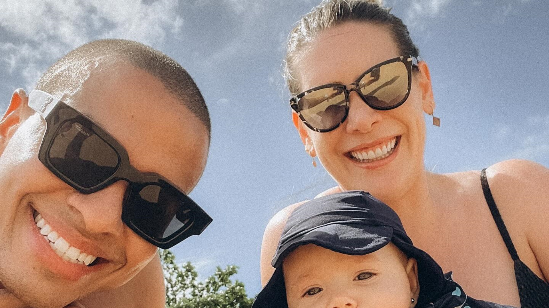 Thiago Oliveira encanta ao curtir o dia na praia com a família