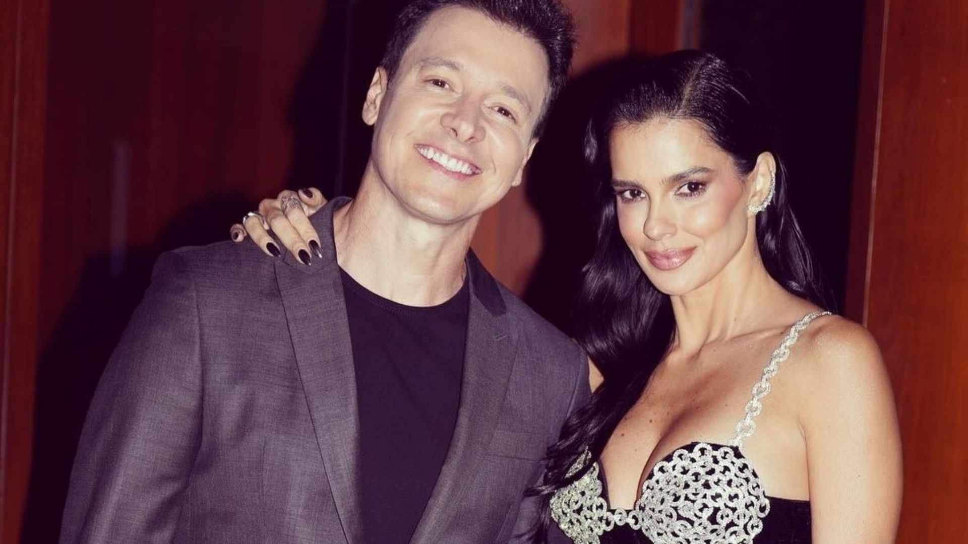 Vera Viel comemora 50 anos de Rodrigo Faro e revela look arrasador