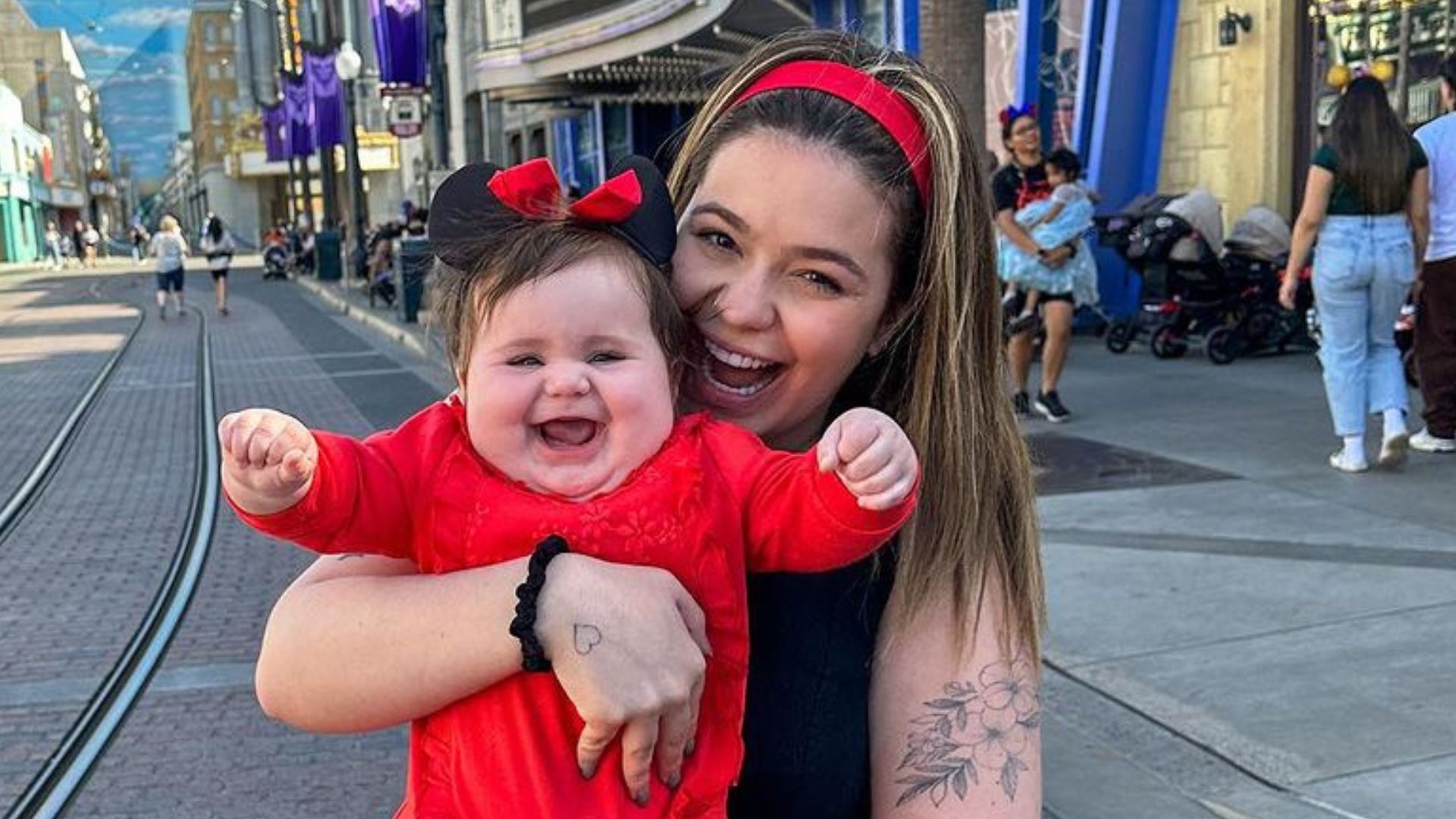 Viih Tube combina looks com sua filha em passeio por Los Angeles: “Fofura ao extremo”