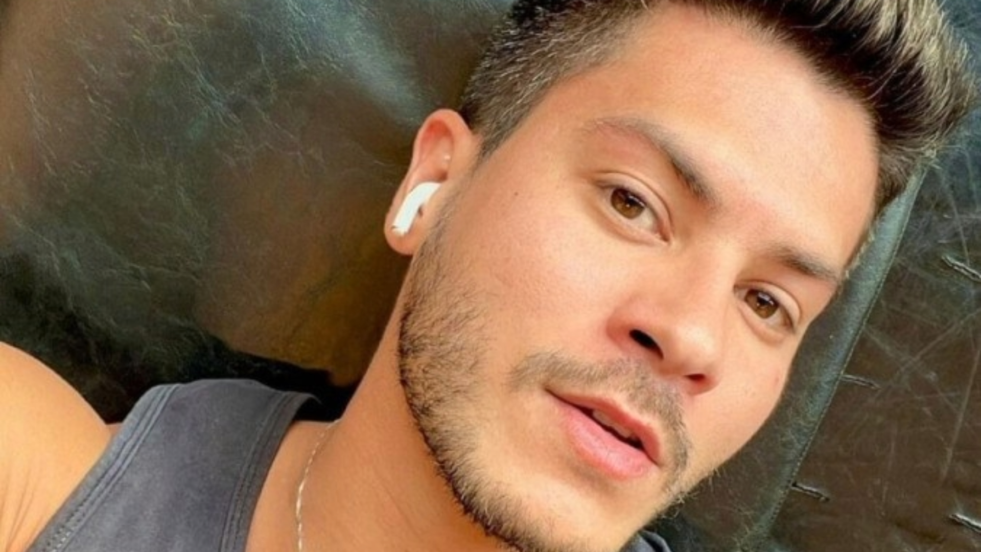 Com quem Arthur Aguiar já namorou? Confira as famosas que são ex do ator