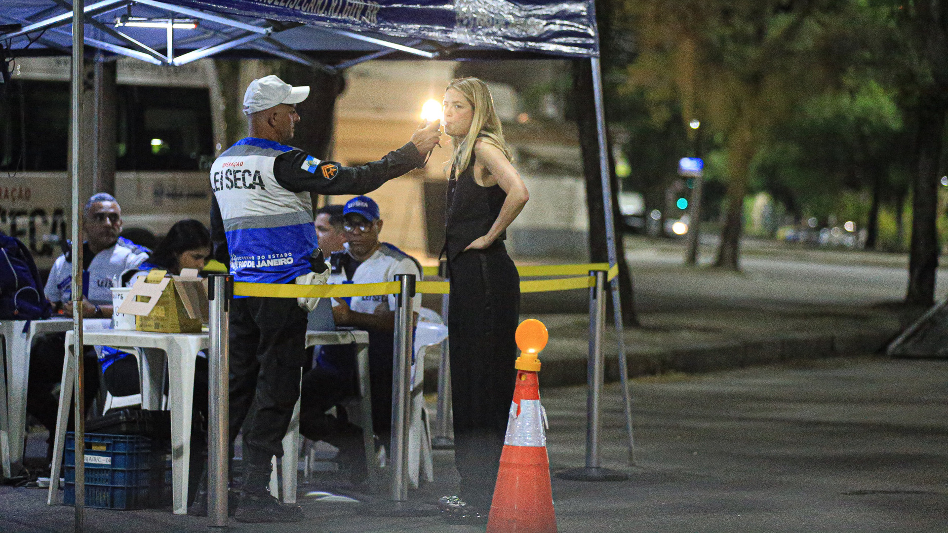 Agatha Moreira é parada em blitz no Rio de Janeiro