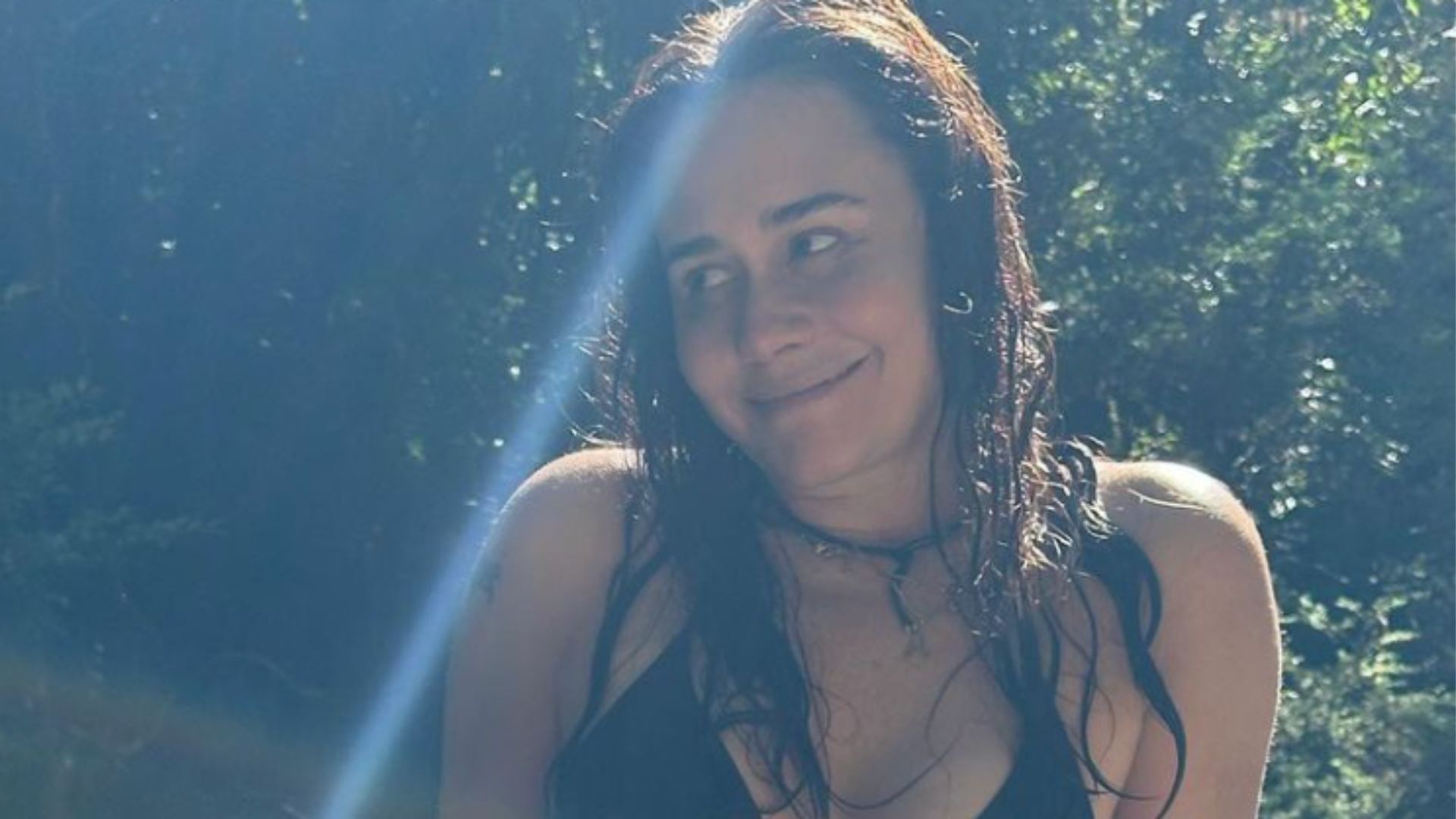 Que isso? Pés de Alessandra Negrini deixam seguidores perplexos: “Encontramos um defeito”