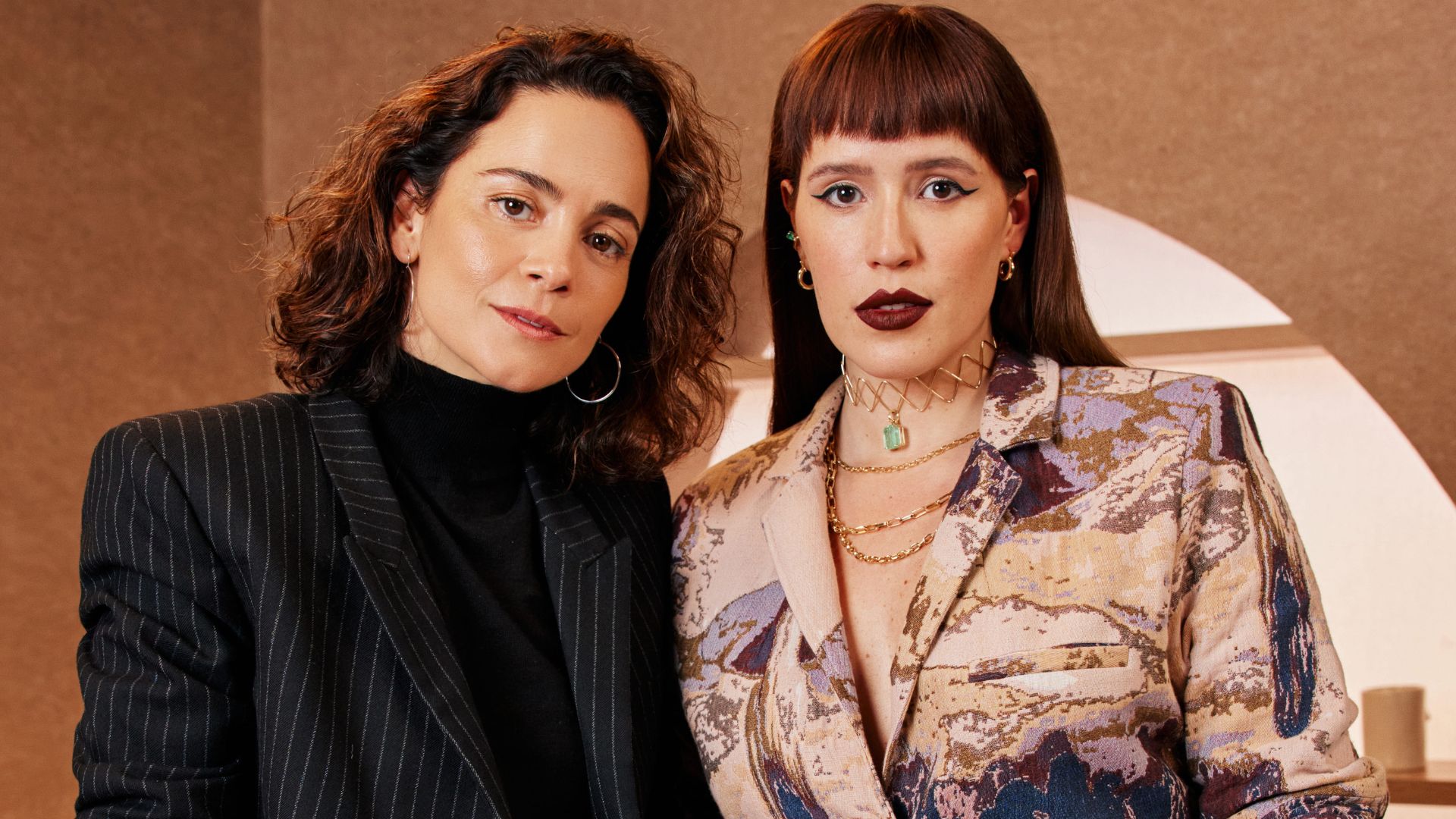 Alice Braga assume ser tímida e revela não gostar de exposição: ‘Mais reservada’