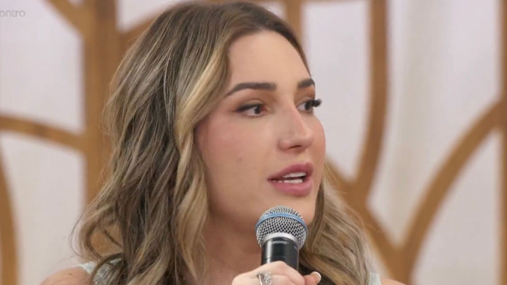 Amanda Meirelles comenta quadro de saúde de Kayky Brito no “Encontro”: “Está consciente”