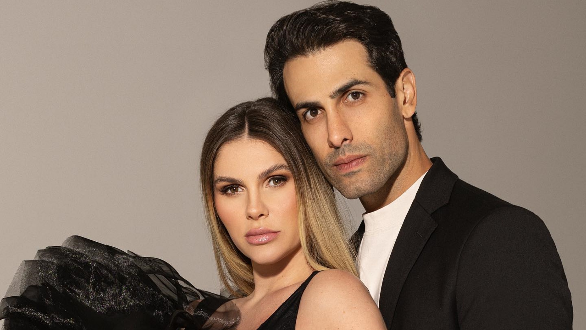 Bárbara Evans surge deslumbrante em ensaio fotográfico com o marido
