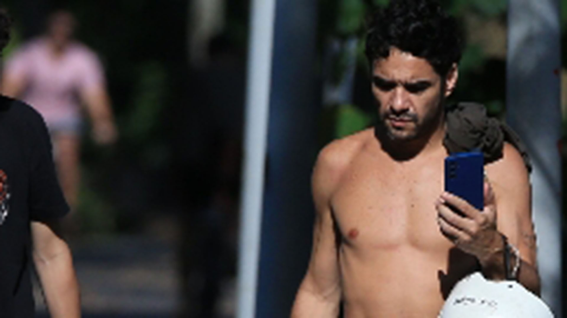 Caio Blat faz rara aparição com seu filho caçula, Bento