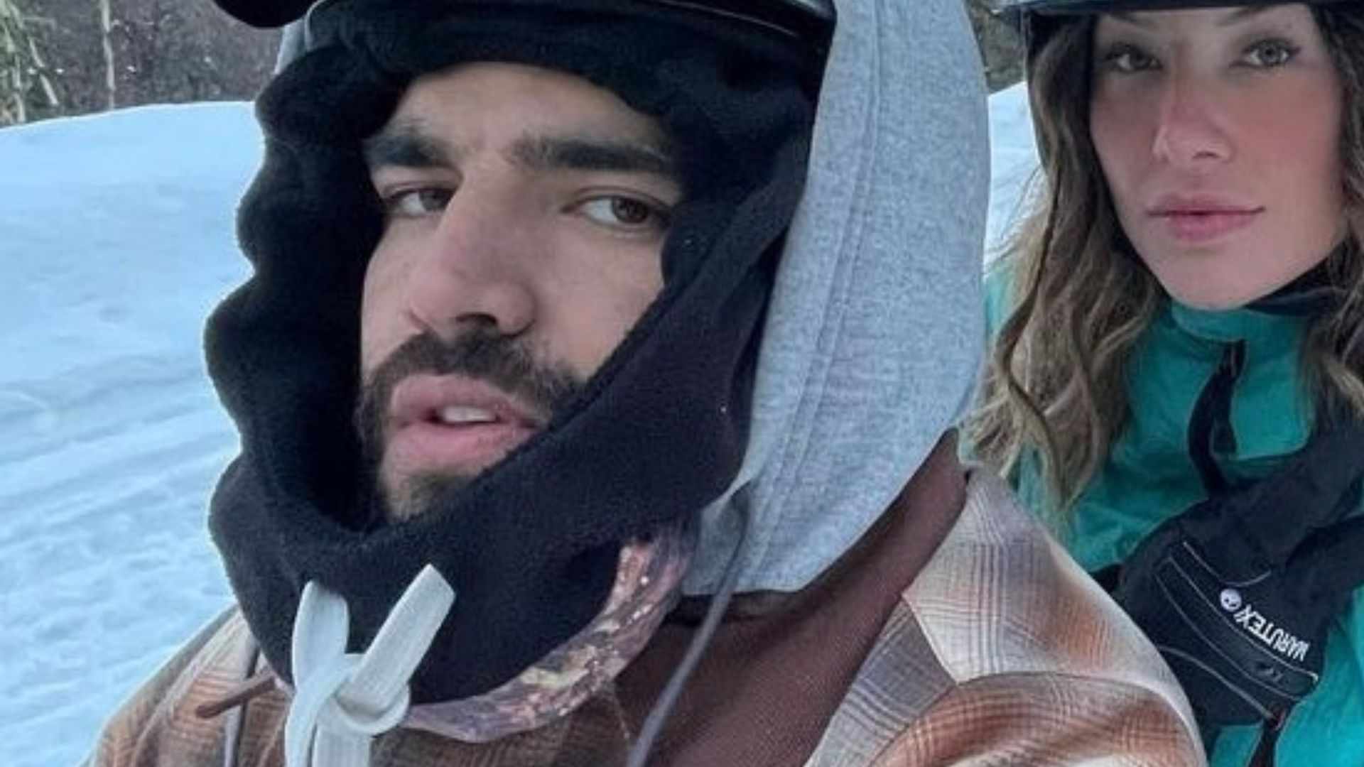 Com a namorada, Caio Castro curte viagem na neve: ”Sem palavras”