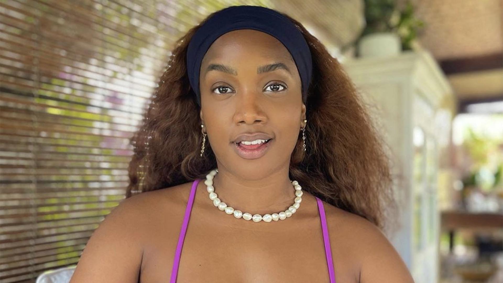Iza exibe sua beleza natural ao surgir sem maquiagem e com look mínimo