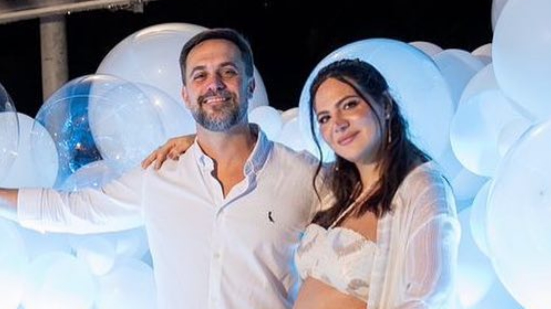 Carol Sampaio mostra detalhes do chá revelação do primeiro filho