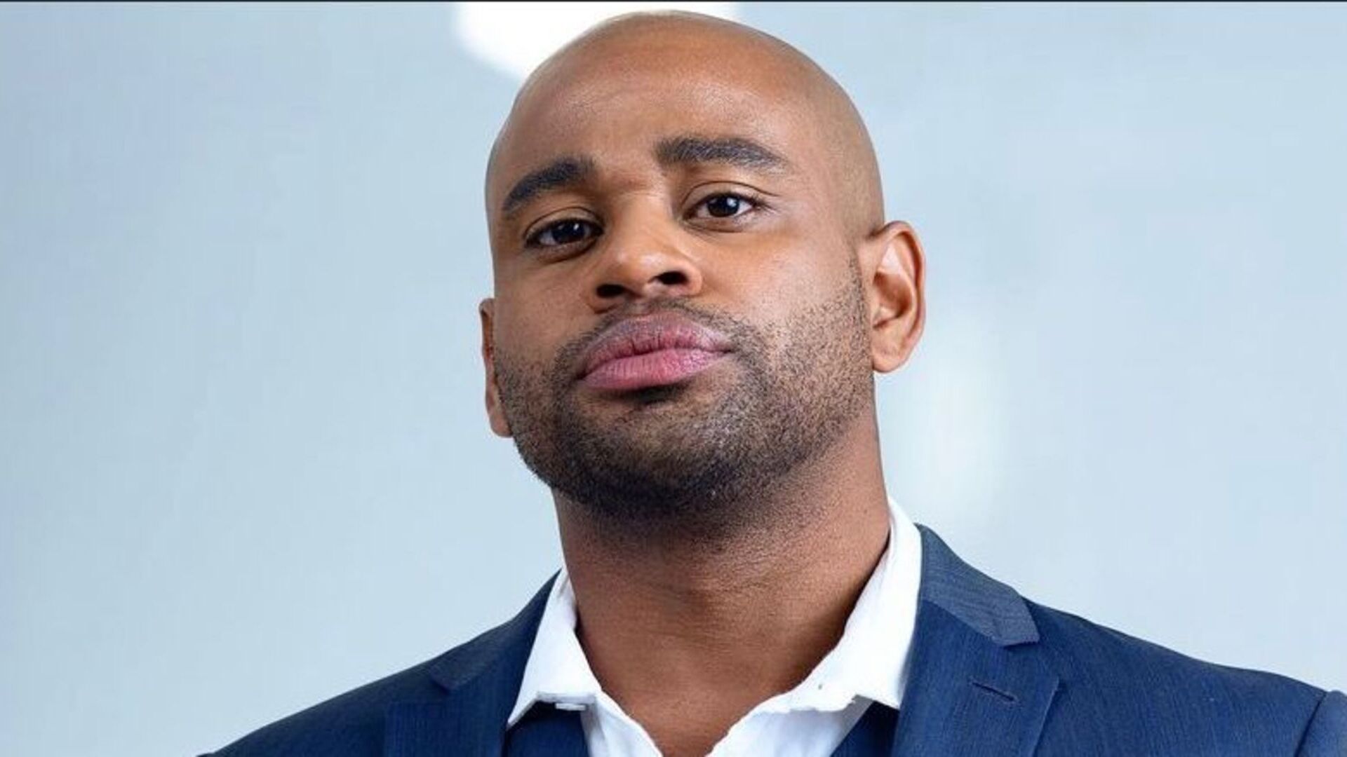 A Fazenda 15: Ex-BBB Cezar Black nega participação no reality show da Record