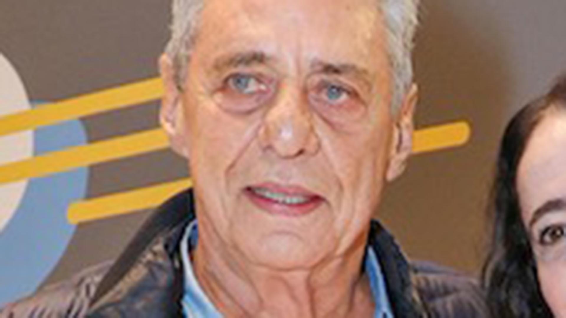 Chico Buarque faz rara aparição com sua filha mais velha