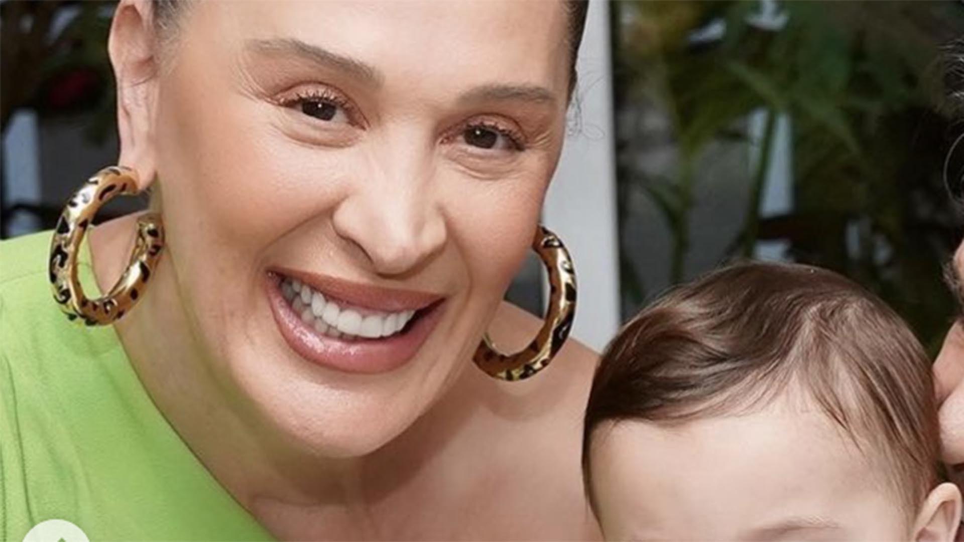 Claudia Raia exibe as fotos de como foi a festa de mêsversario do filho caçula