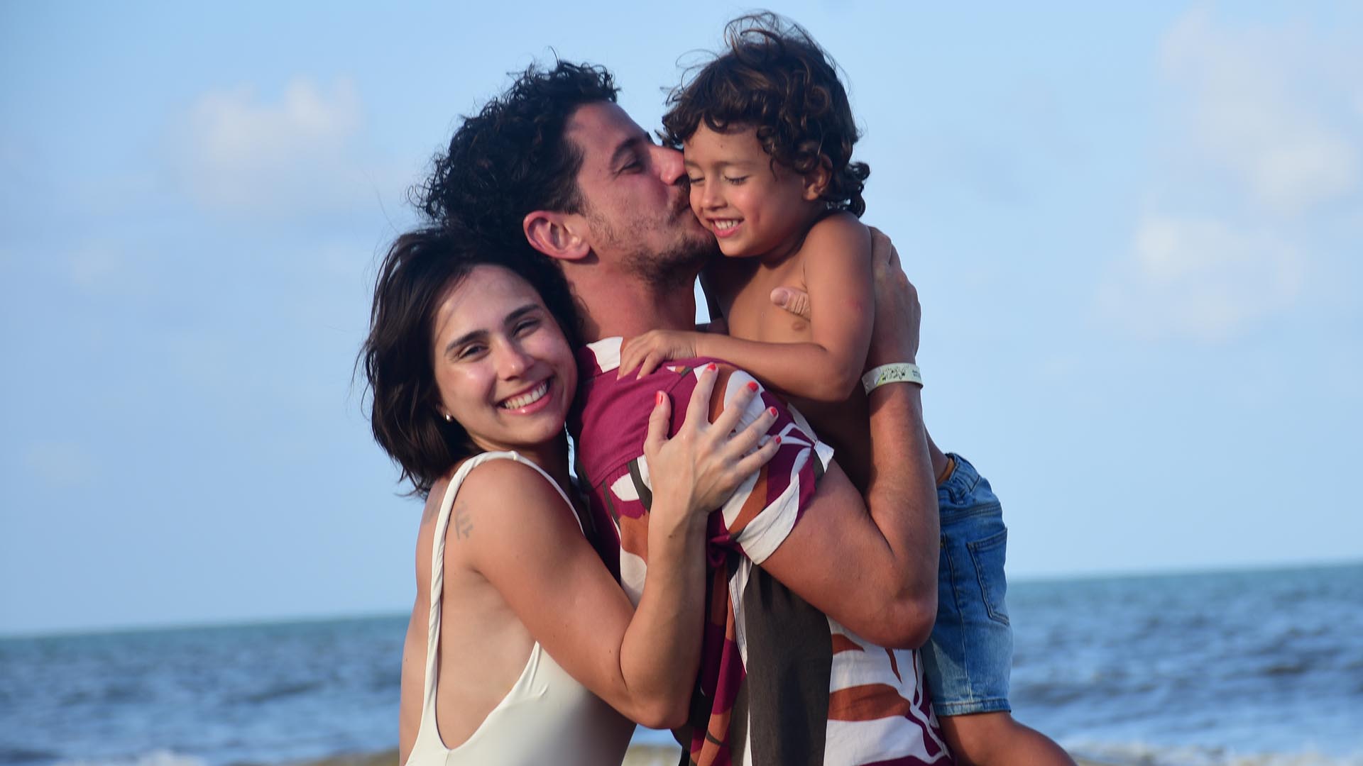 Daphne Bozaski curte as férias com sua família em Maragogi