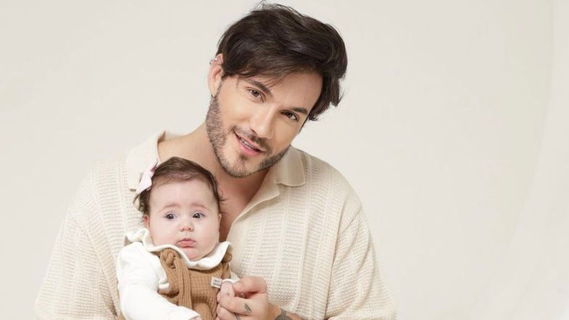 Eliezer explica o motivo de não mostrar tanto da filha Lua nas redes sociais