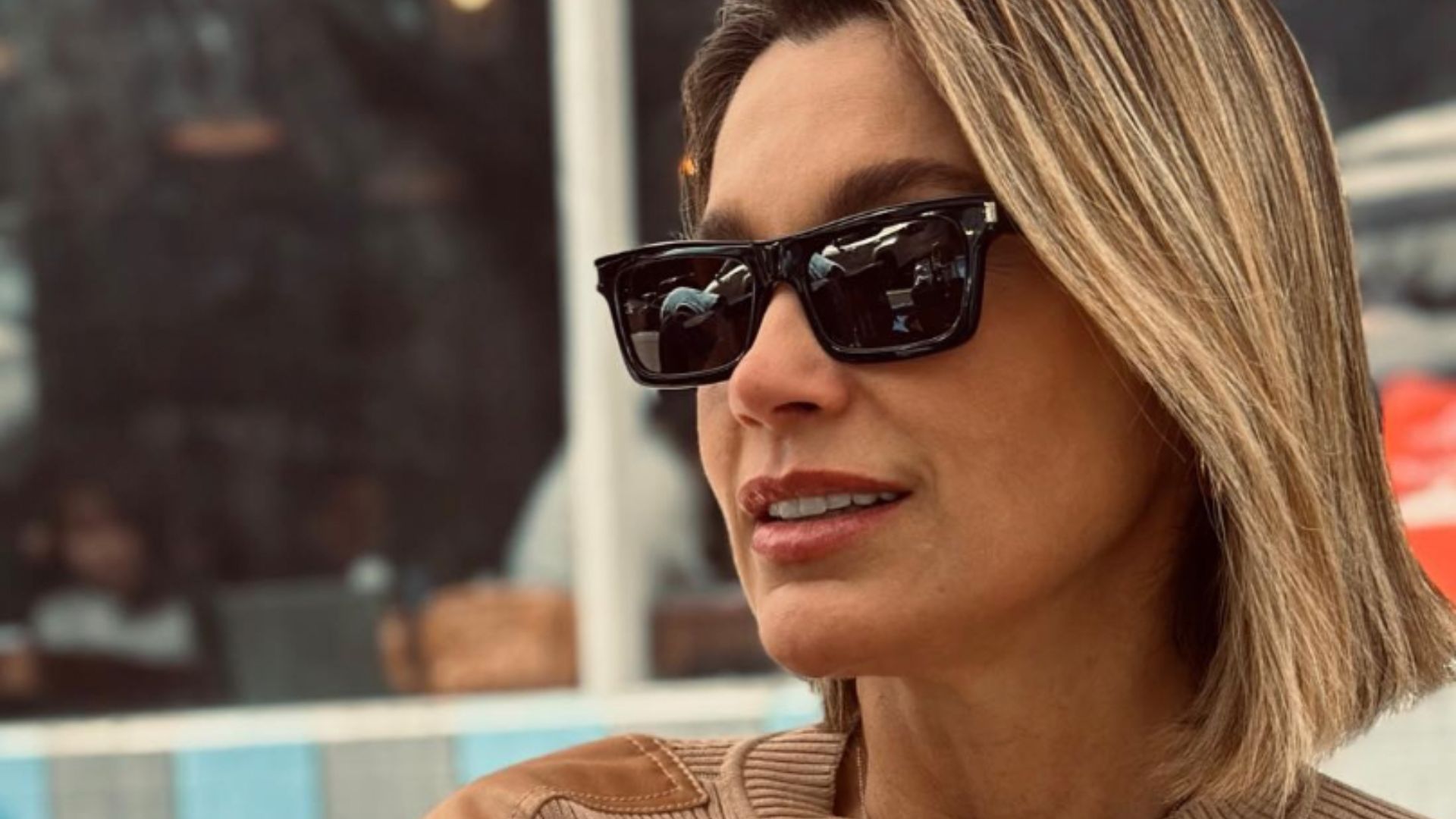 Flávia Alessandra ostenta em fotos, sofre críticas e gera polêmica: “Qual a necessidade?”