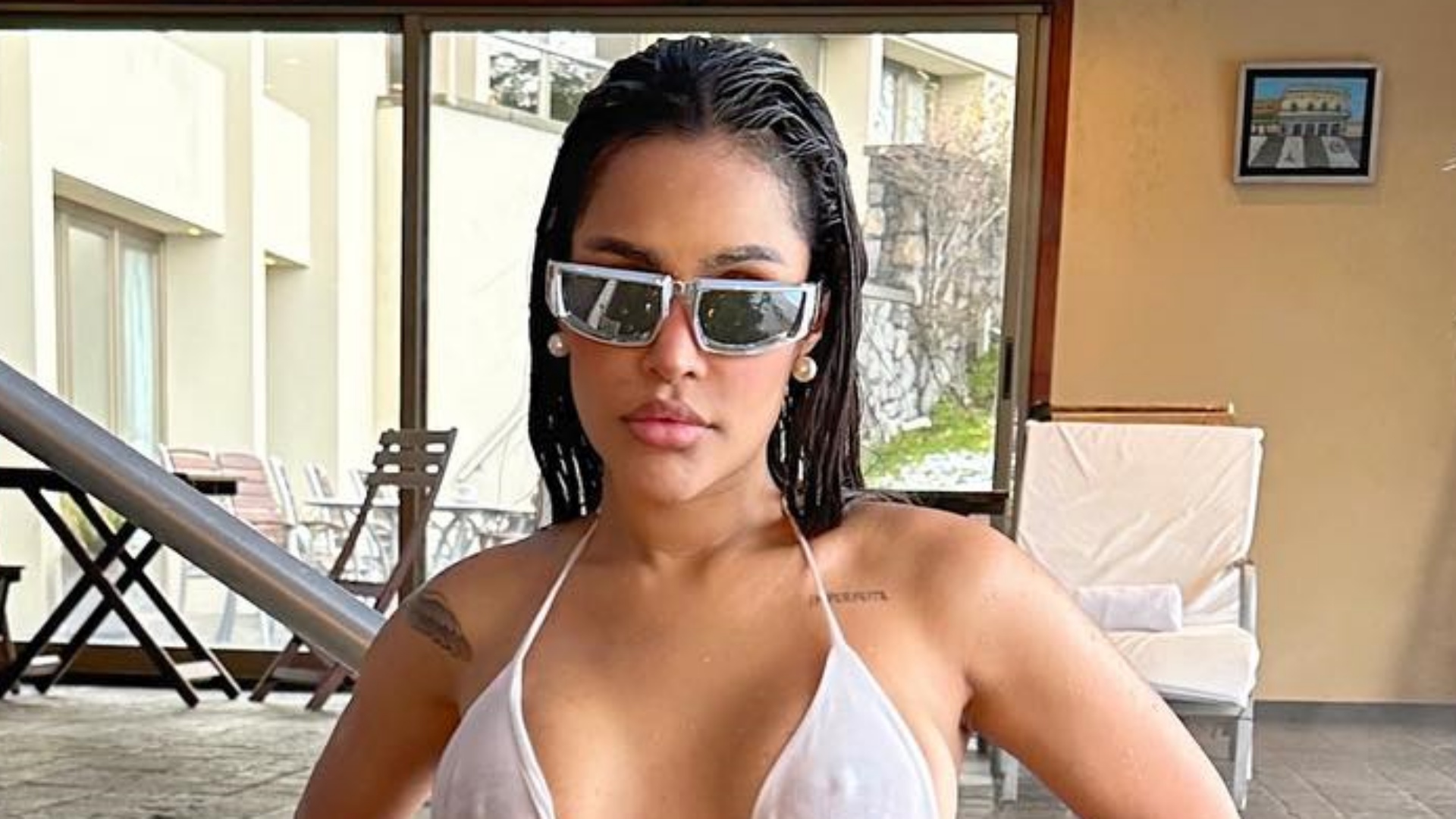 Solteira, ex-BBB Flay leva fãs à loucura com cliques na piscina: “Que perfeição”
