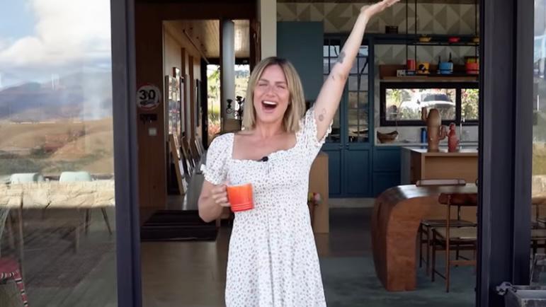 Giovanna Ewbank impressiona ao abrir as portas do rancho da família