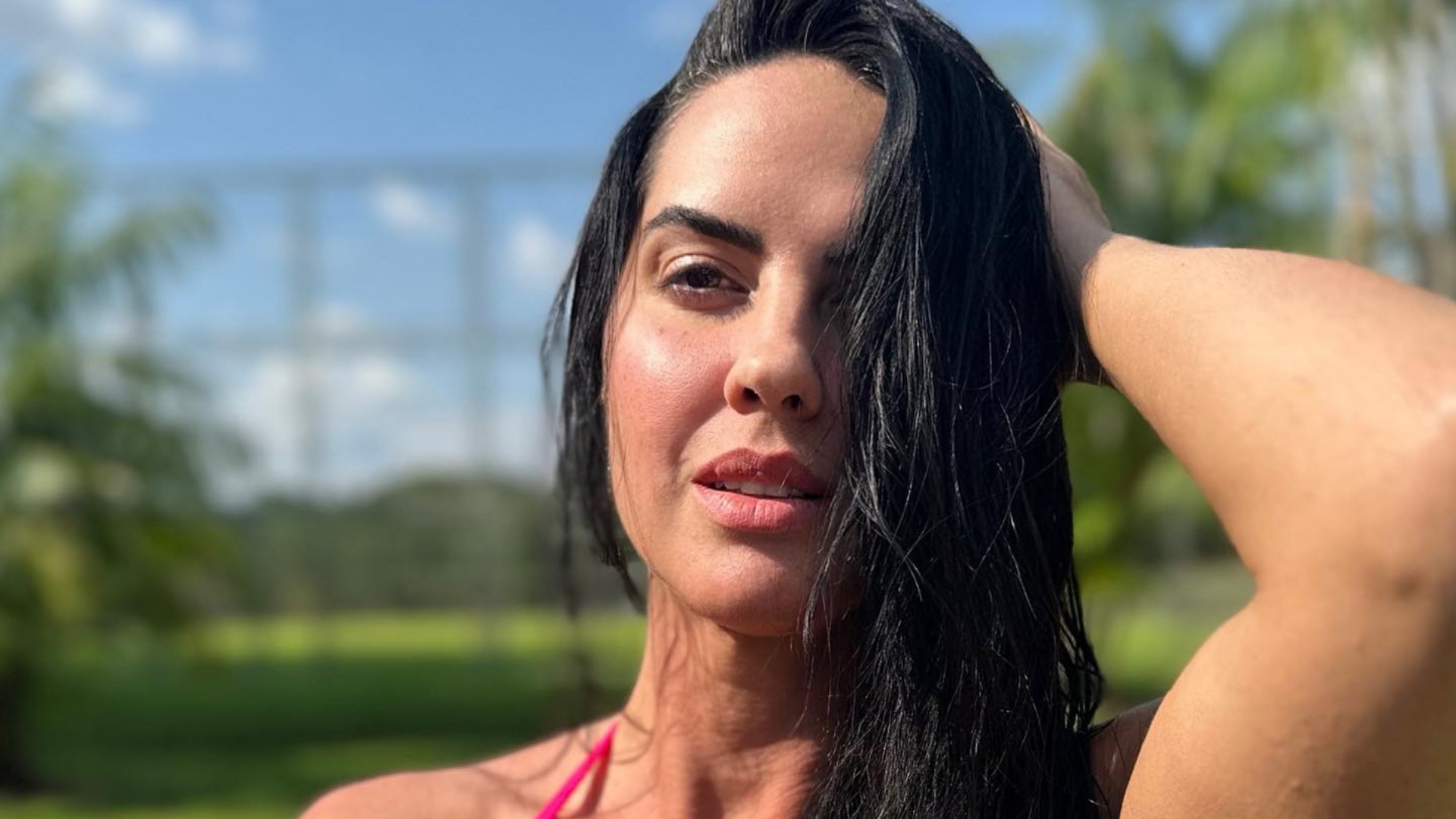 Graciele Lacerda impressiona ao exibir curvas impecáveis ao renovar o bronzeado
