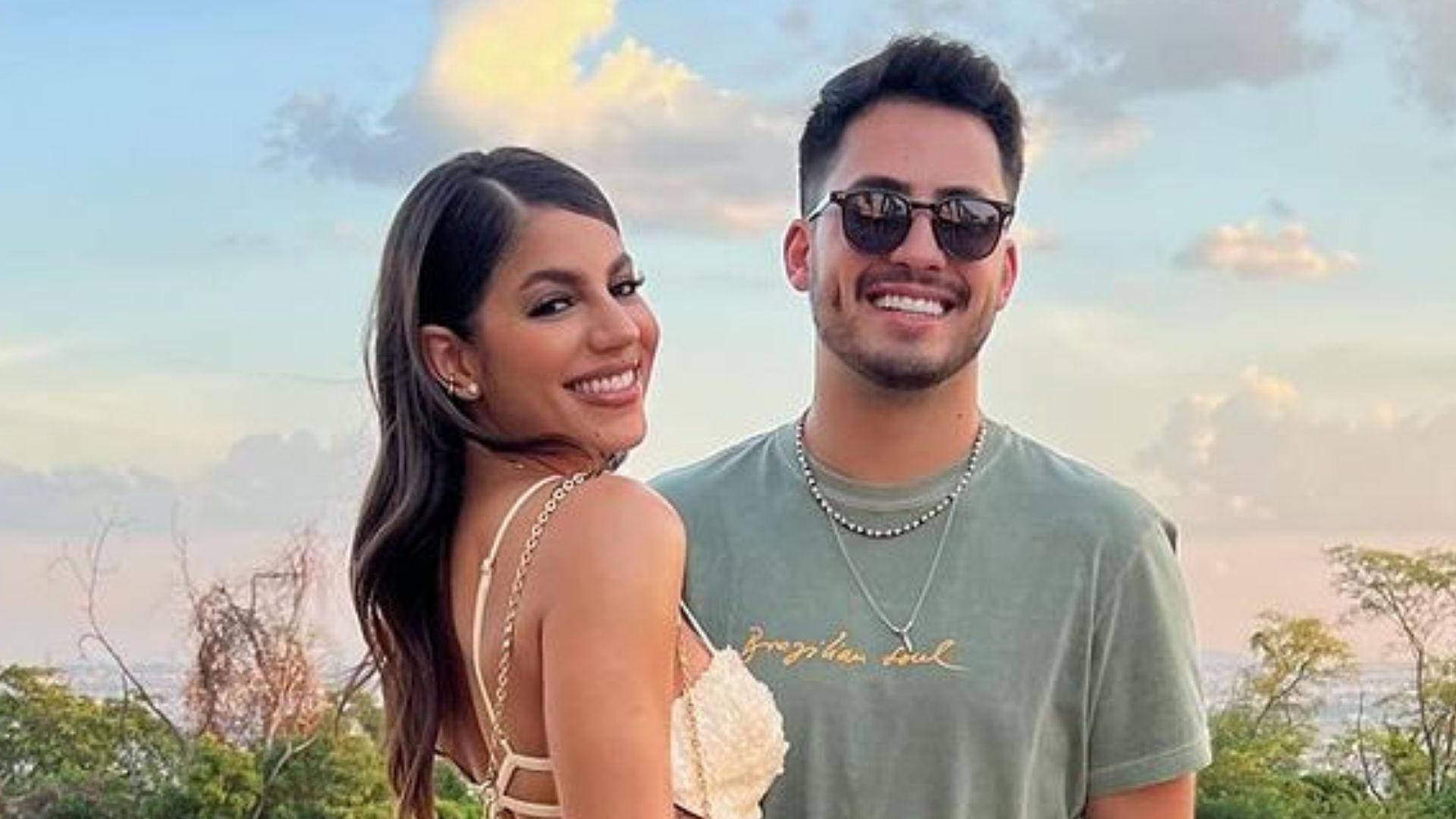 Matheus Vargas e Hariany Almeida aproveitam festa de Maria Flor juntos