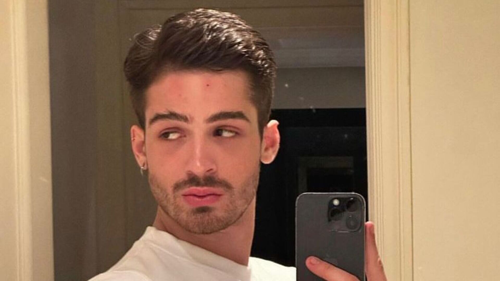 Em série de selfies, João Guilherme surge ao lado do ex-namorado de Maisa