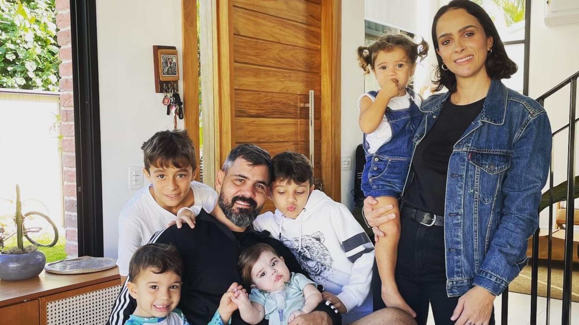 Famosos reagem a anúncio da sexta gravidez de Letícia e Juliano Cazarré: ‘Família linda’