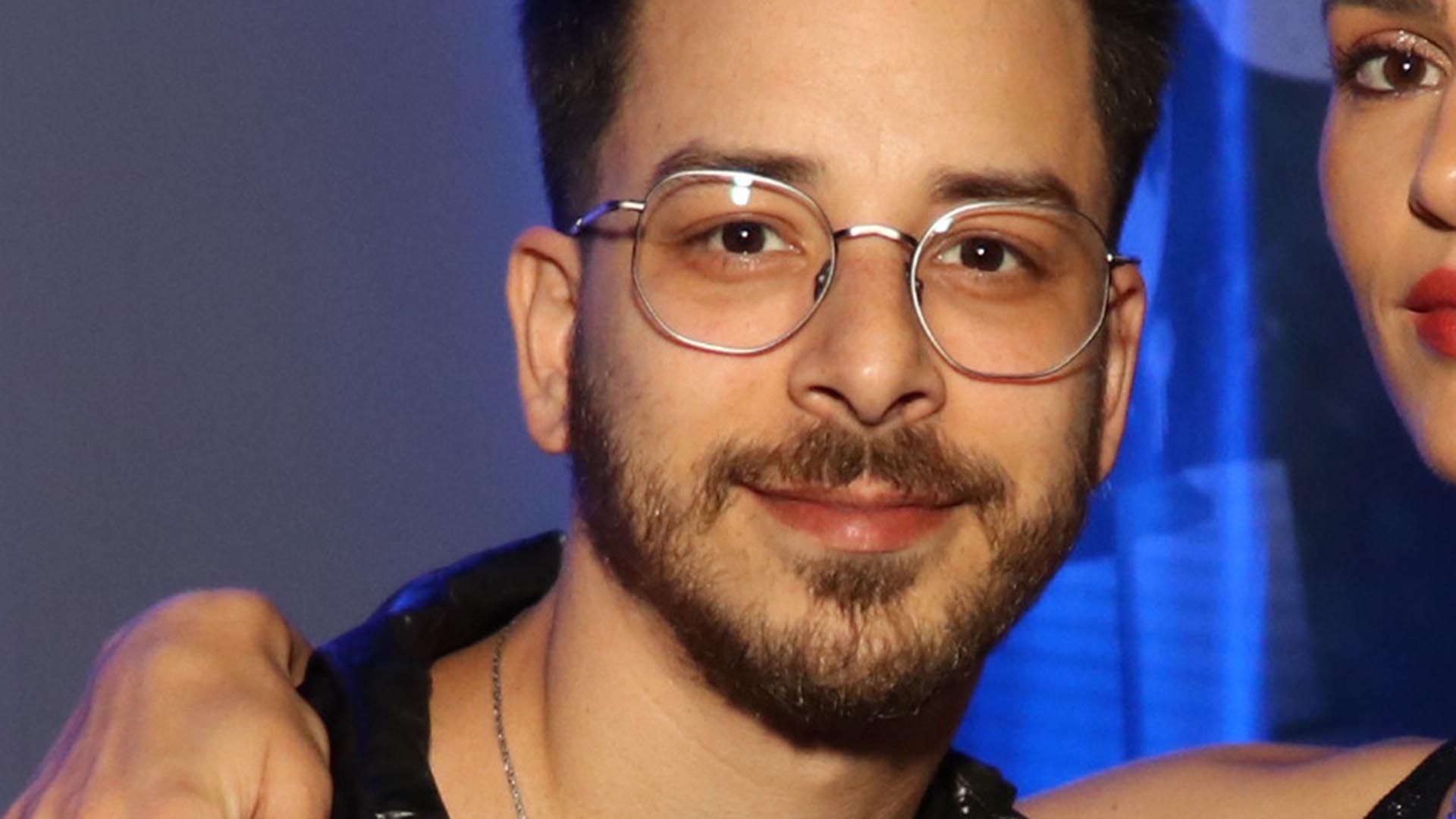 Junior Lima faz rara aparição com a esposa em noitada