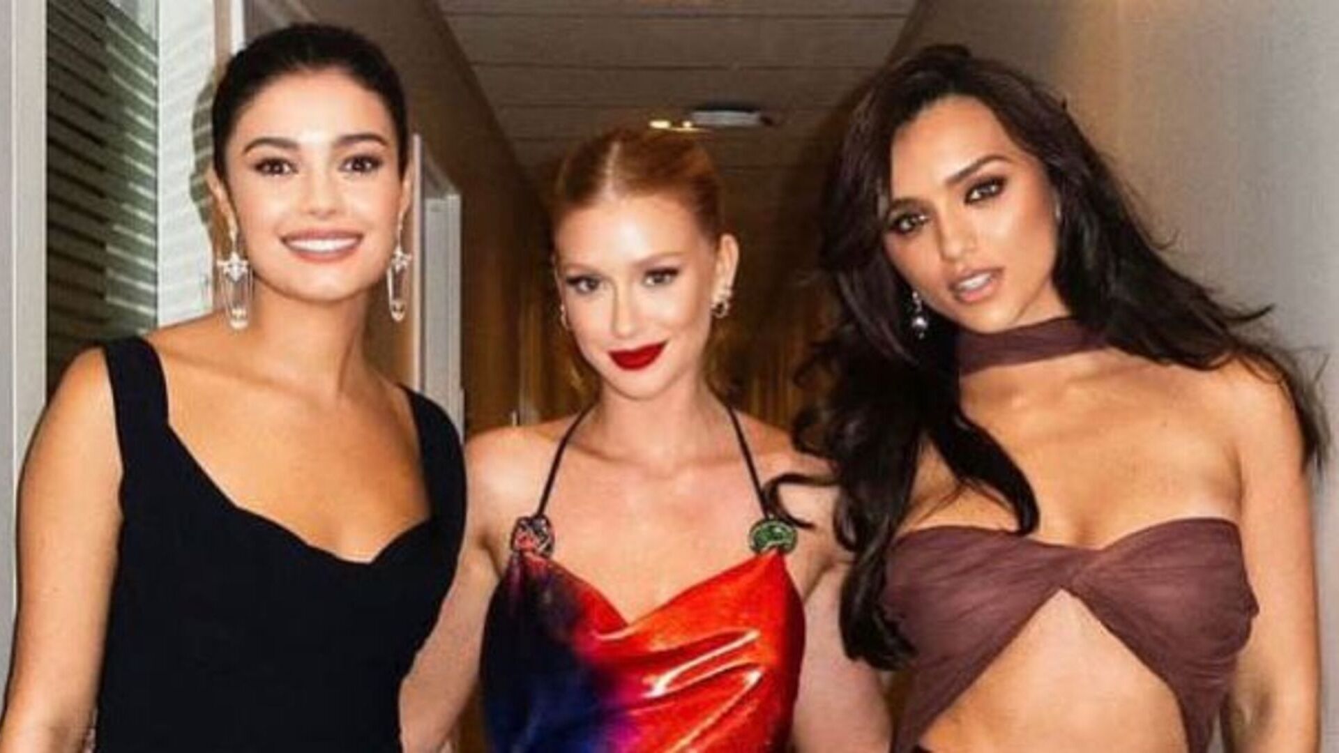 Rafa Kalimann posa ao lado de Sophie Charlotte e Marina Ruy Barbosa: “Que trio!”