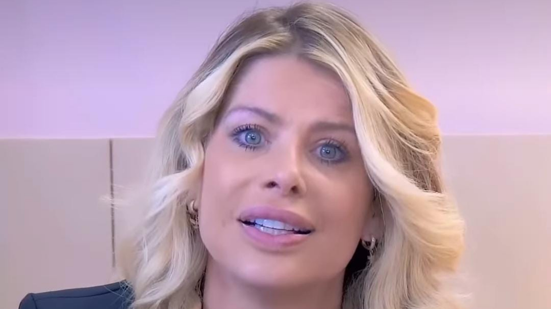 Karina Bacchi rebate seguidora após grave acusação e desabafa: ‘O mundo está complicado’