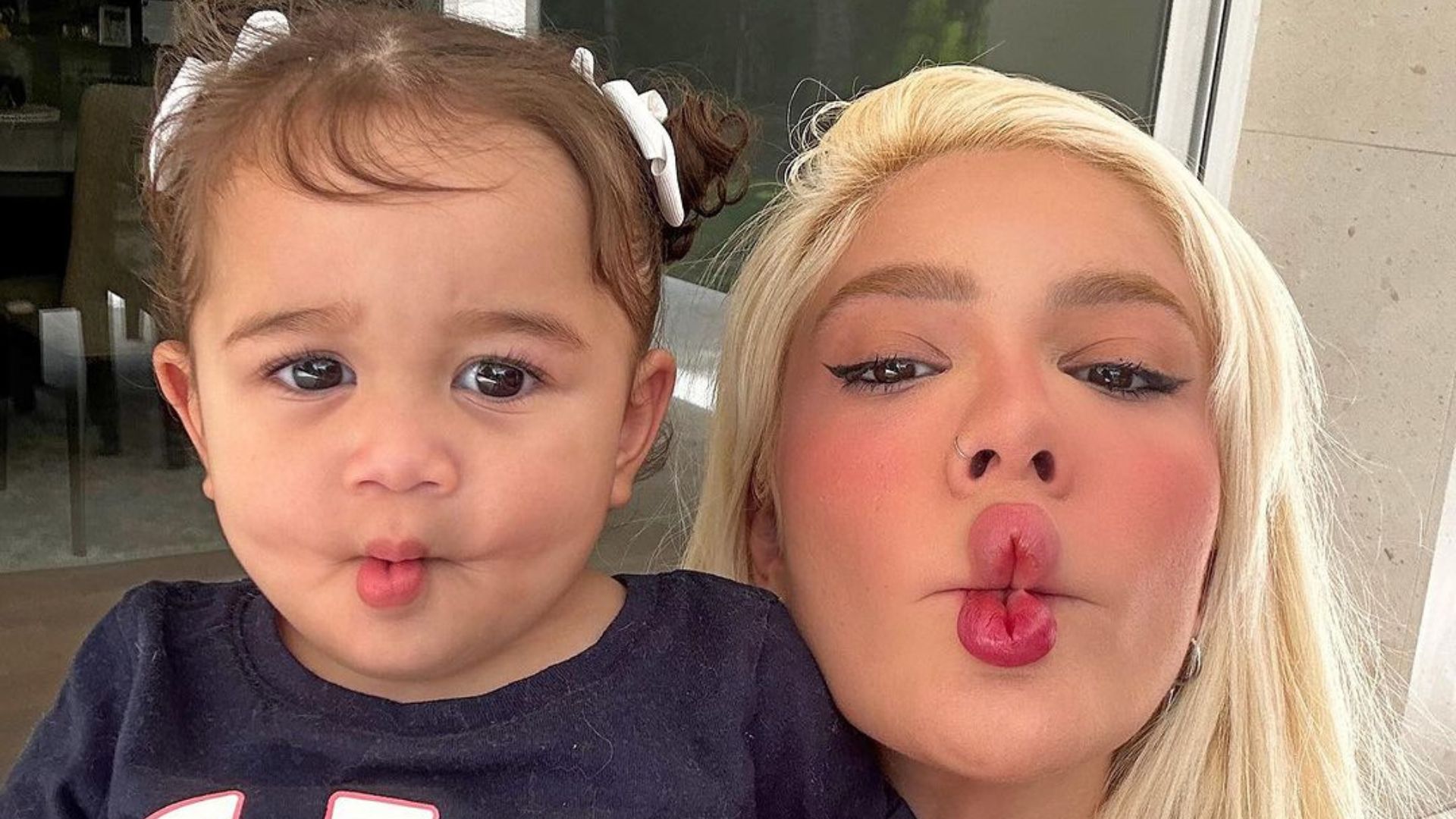 Karoline Lima mostra fotos da infância e choca em semelhança com a filha: “Passada”