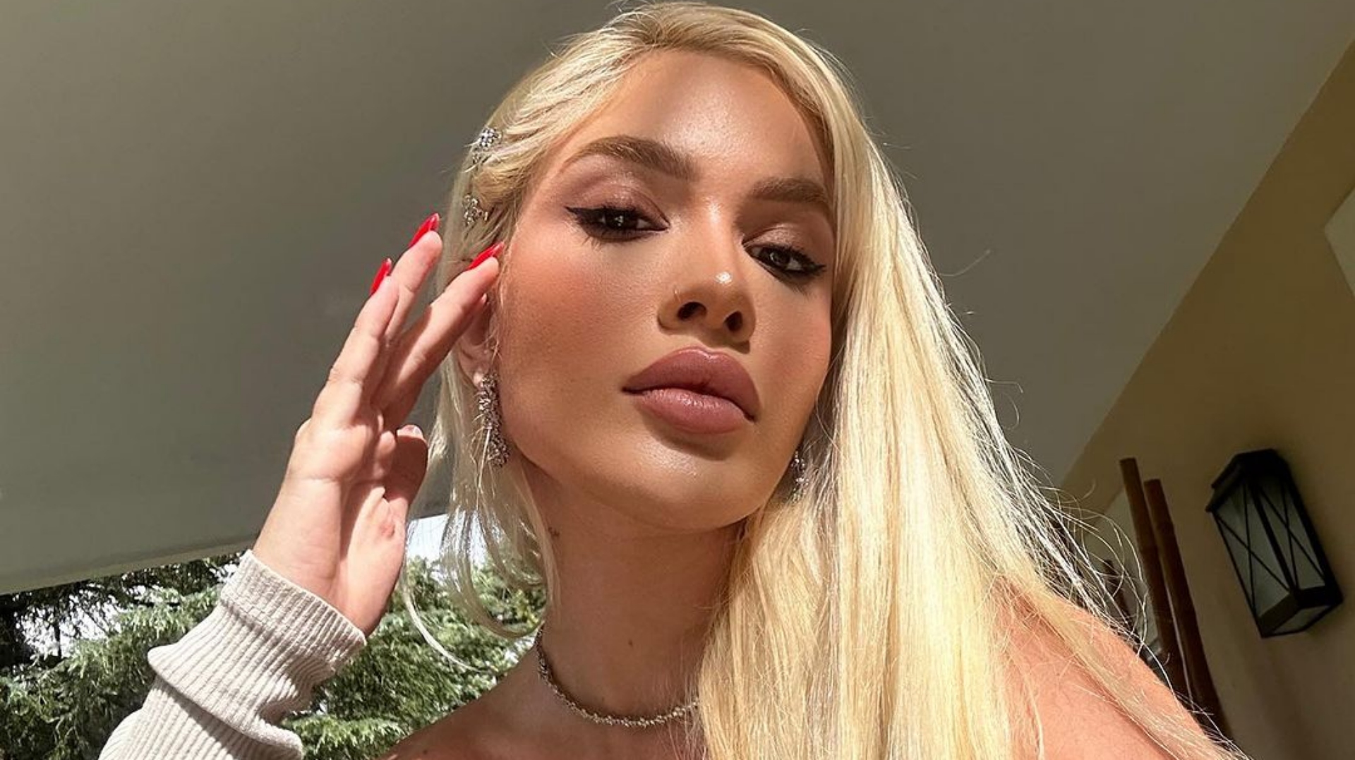 Karoline Lima conta que vai fazer explante de silicone nos seios e pega fãs de surpresa; detalhes