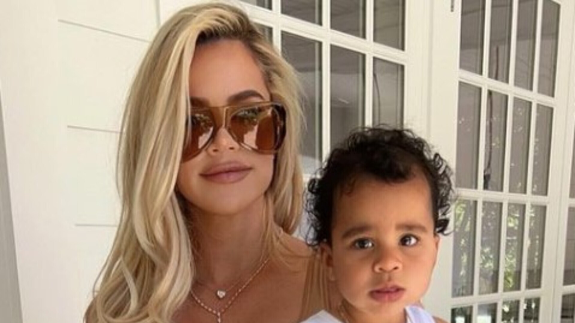 Após um ano de seu nascimento, Khloé Kardashian muda o nome do filho