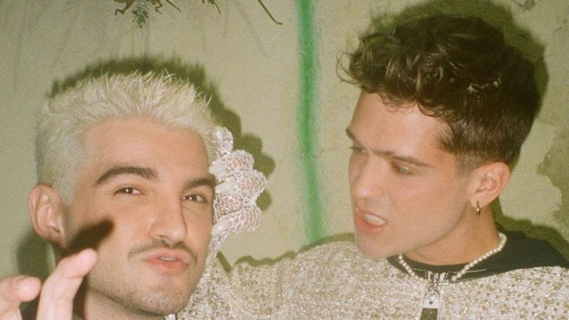 Videoclipe de Jão com João Guilherme gera polêmica nas redes sociais