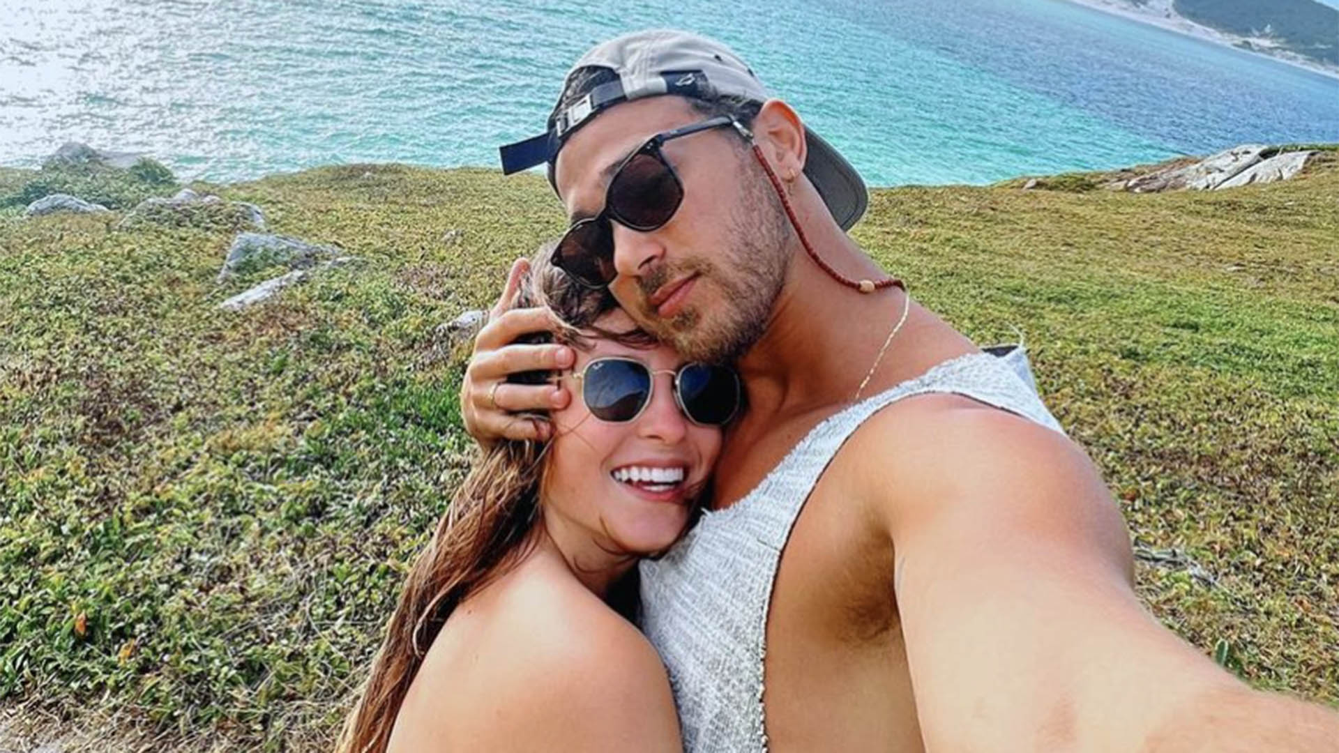 Namorado de Larissa Manoela escreve: ‘Nevoeiros aparecem sempre’