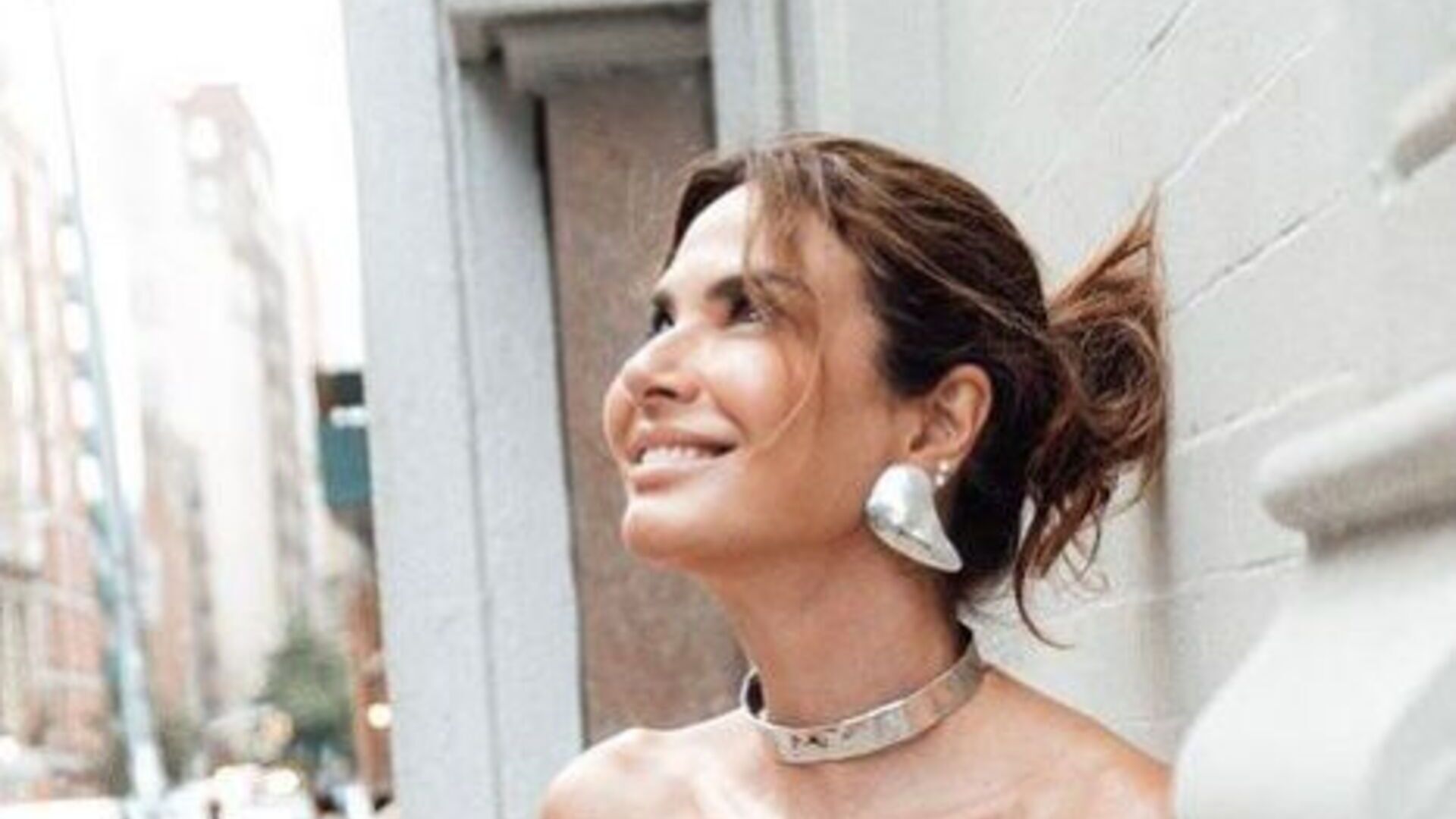 Luciana Gimenez esbanja beleza e alegria durante viagem a Nova York