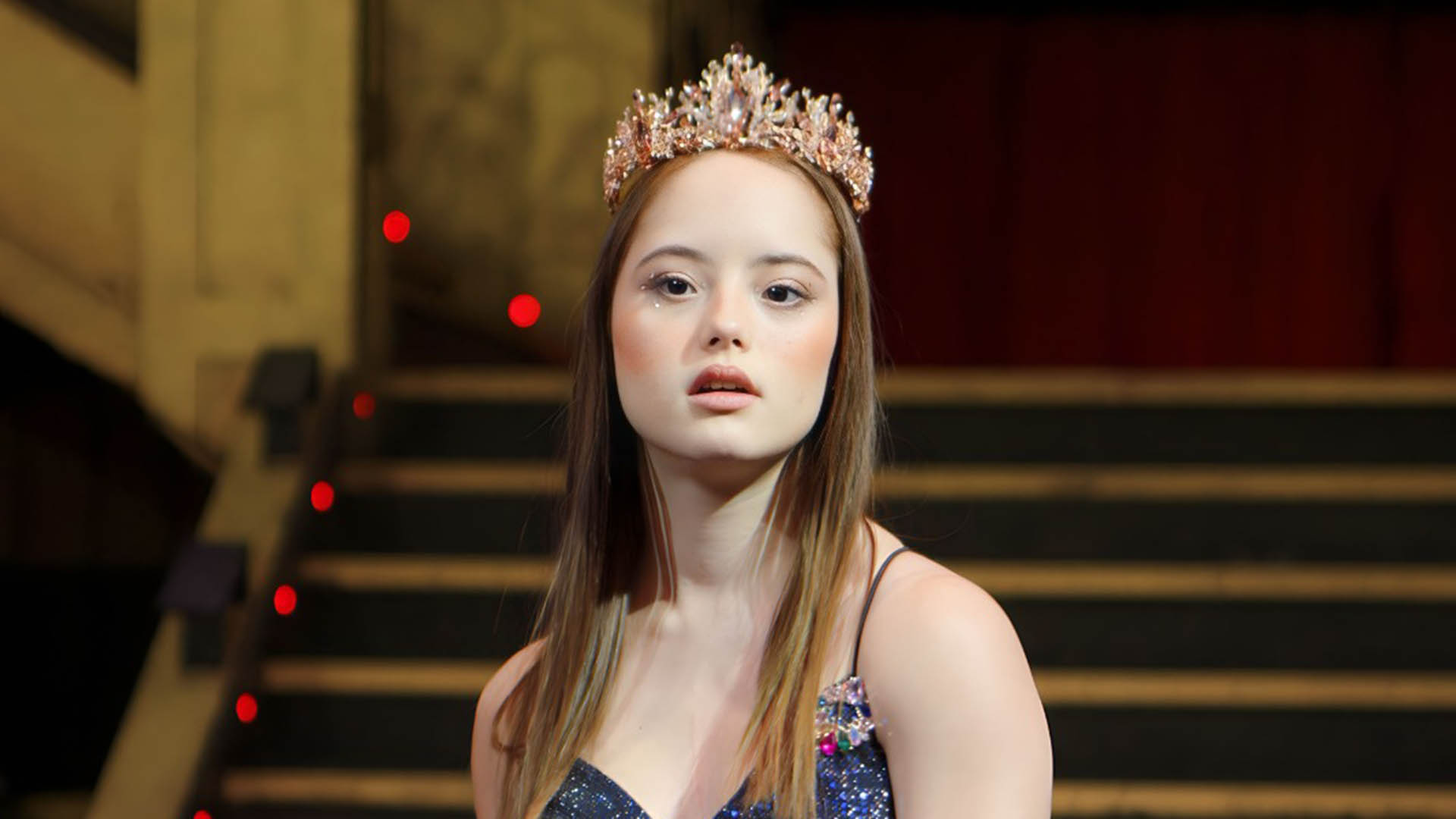 Modelo Maju de Araújo brilha em desfile na cidade de Londres