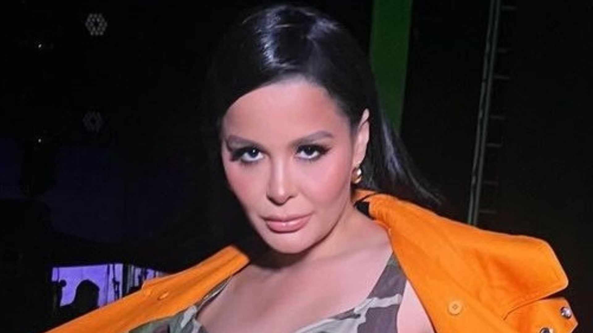 Ficou bom? Maraisa arrebata com look militar com toque laranja